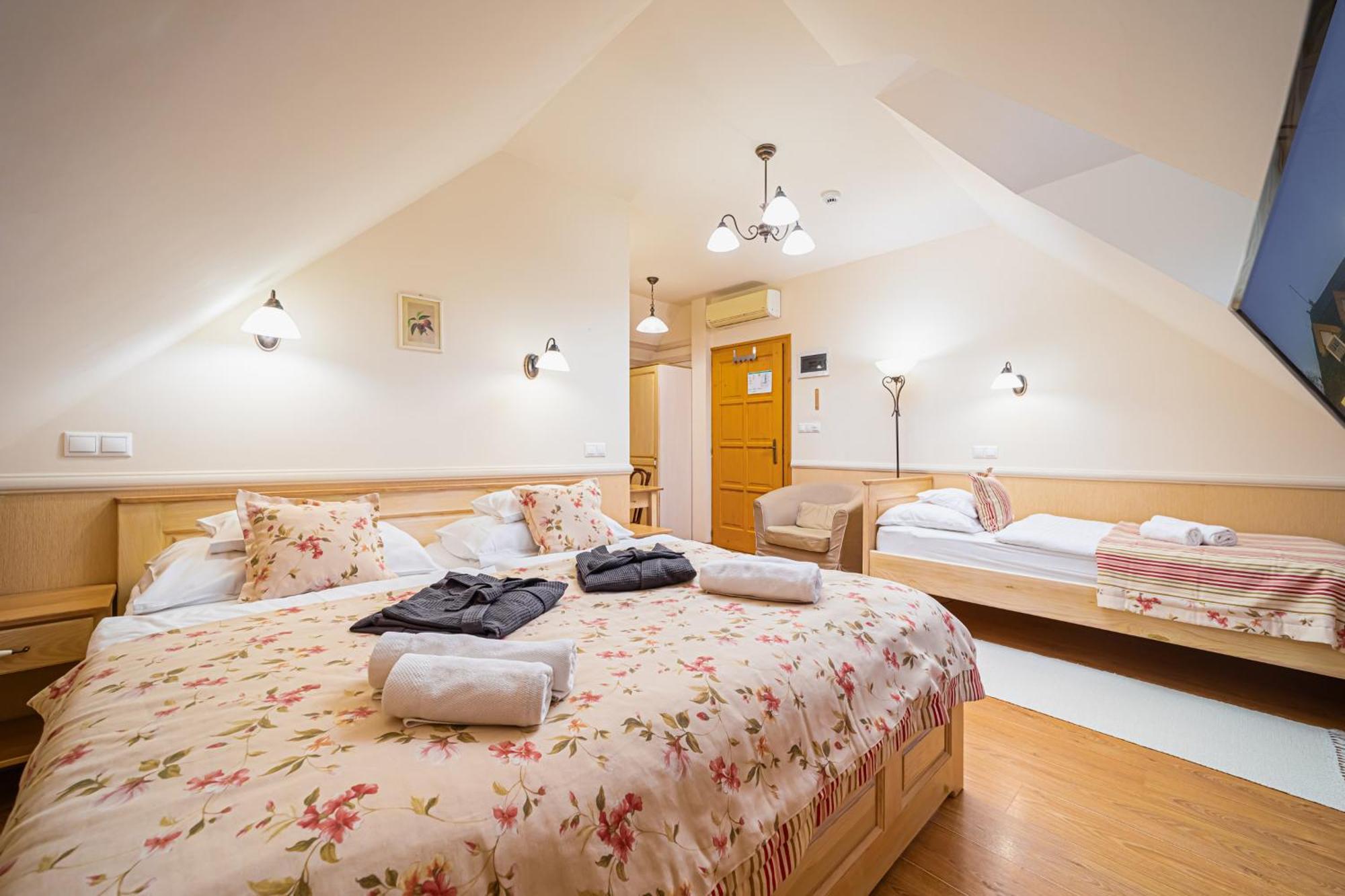 Rigotanya Relax & Wellness Panzio Buekfuerdo Ξενοδοχείο Εξωτερικό φωτογραφία