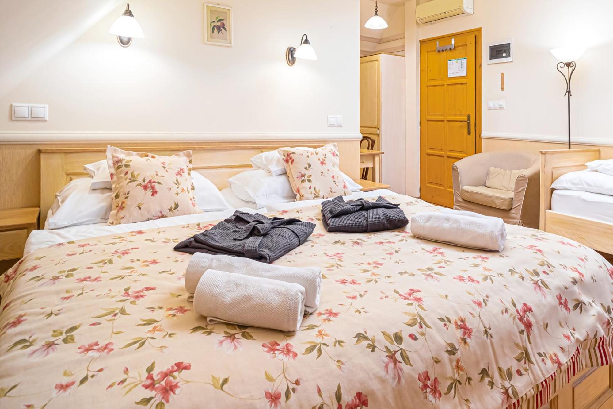 Rigotanya Relax & Wellness Panzio Buekfuerdo Ξενοδοχείο Εξωτερικό φωτογραφία