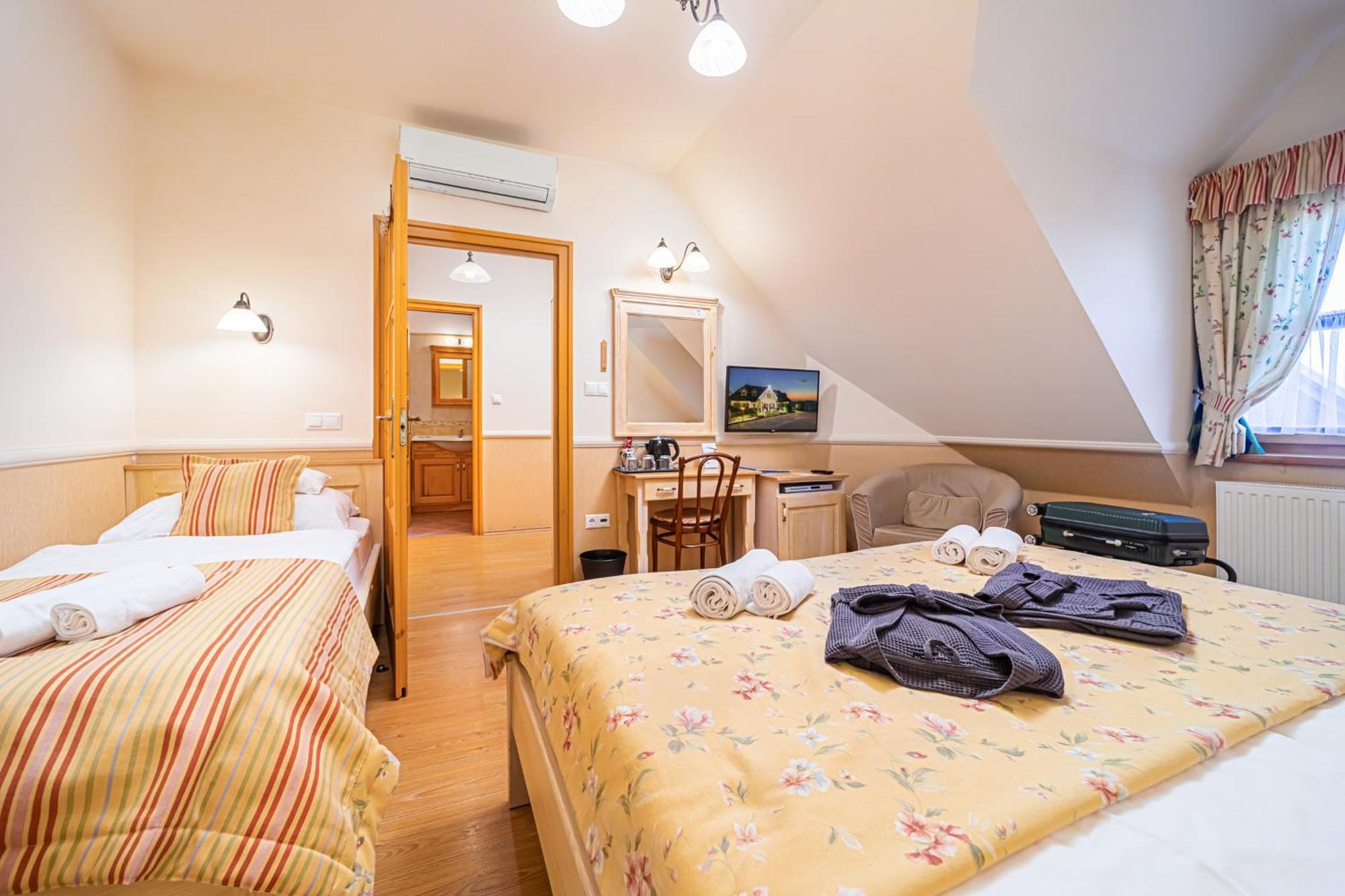 Rigotanya Relax & Wellness Panzio Buekfuerdo Ξενοδοχείο Εξωτερικό φωτογραφία