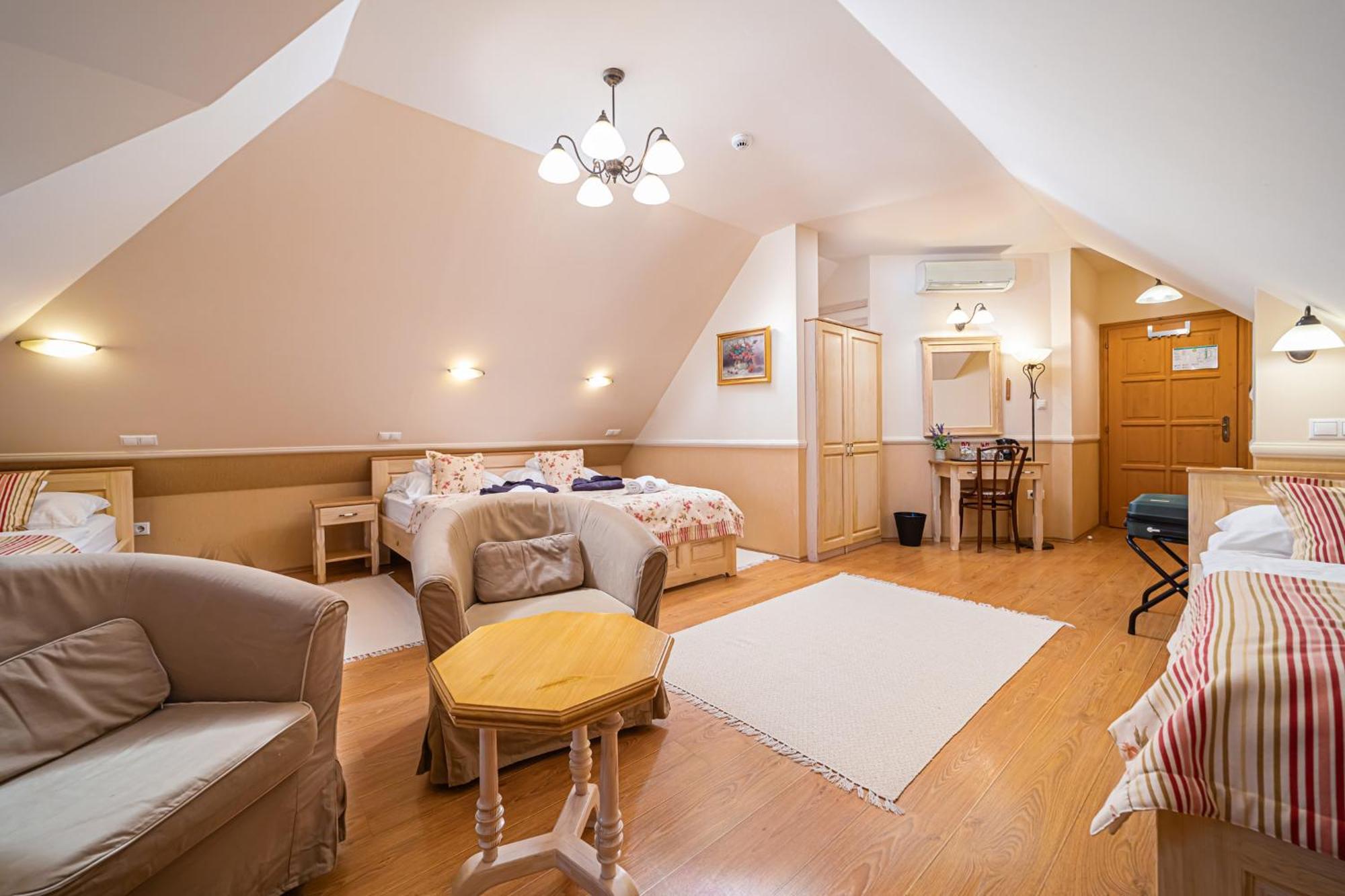 Rigotanya Relax & Wellness Panzio Buekfuerdo Ξενοδοχείο Εξωτερικό φωτογραφία